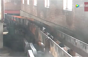 实拍轧钢厂的壮观场面，原来钢筋都是这样“扯”出来的